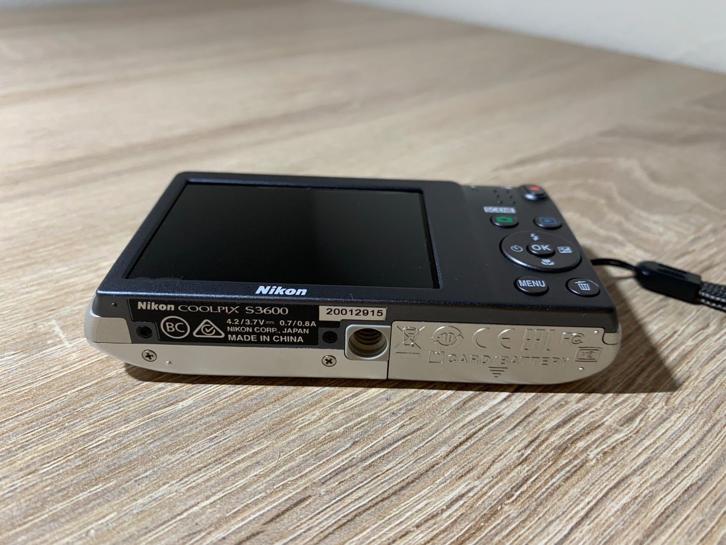 0581 Nikon COOLPIX S3600 シルバー デジカメ 動作確認済み 美品 【宅