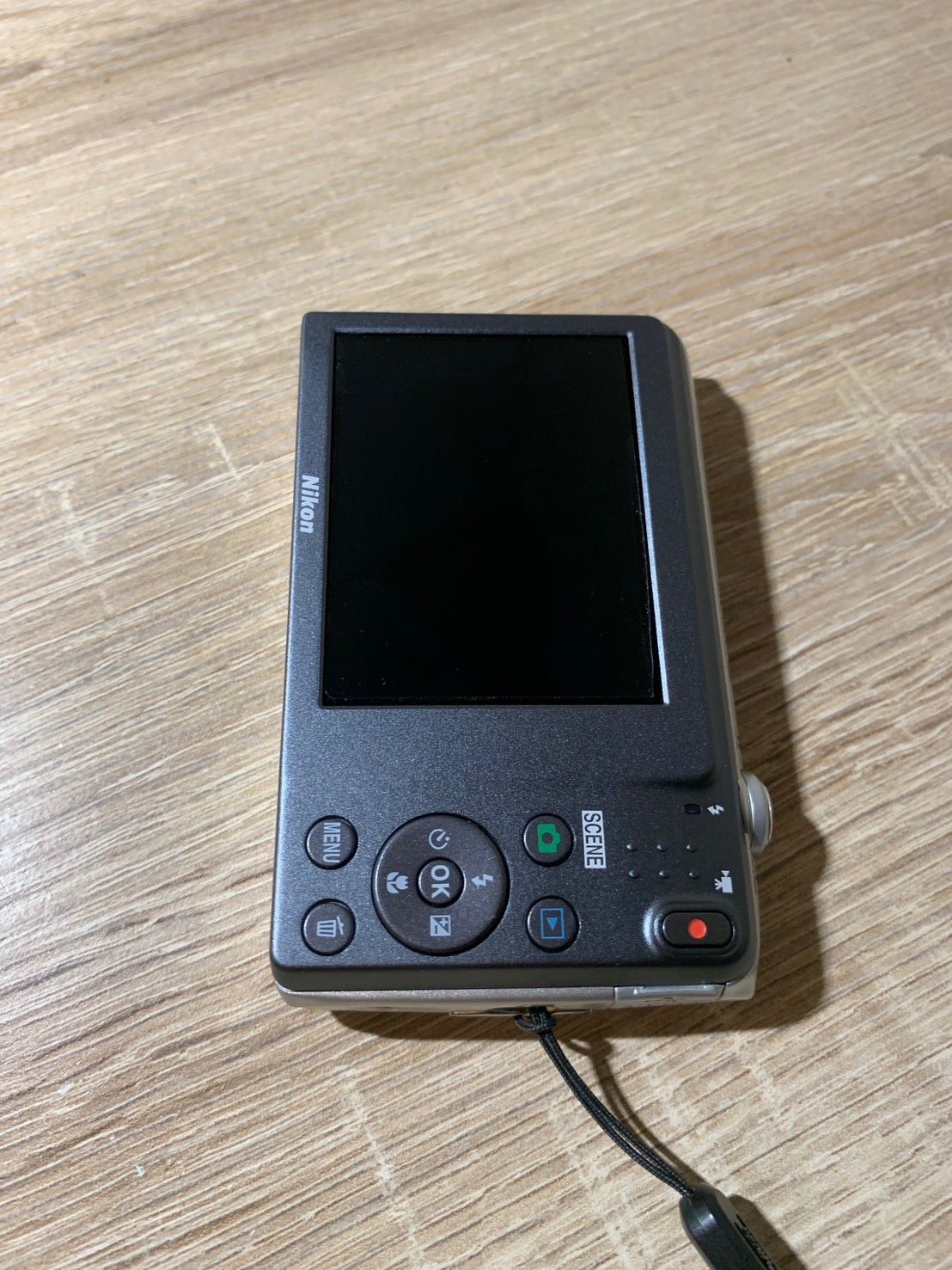 0581 Nikon COOLPIX S3600 シルバー デジカメ 動作確認済み 美品 【宅