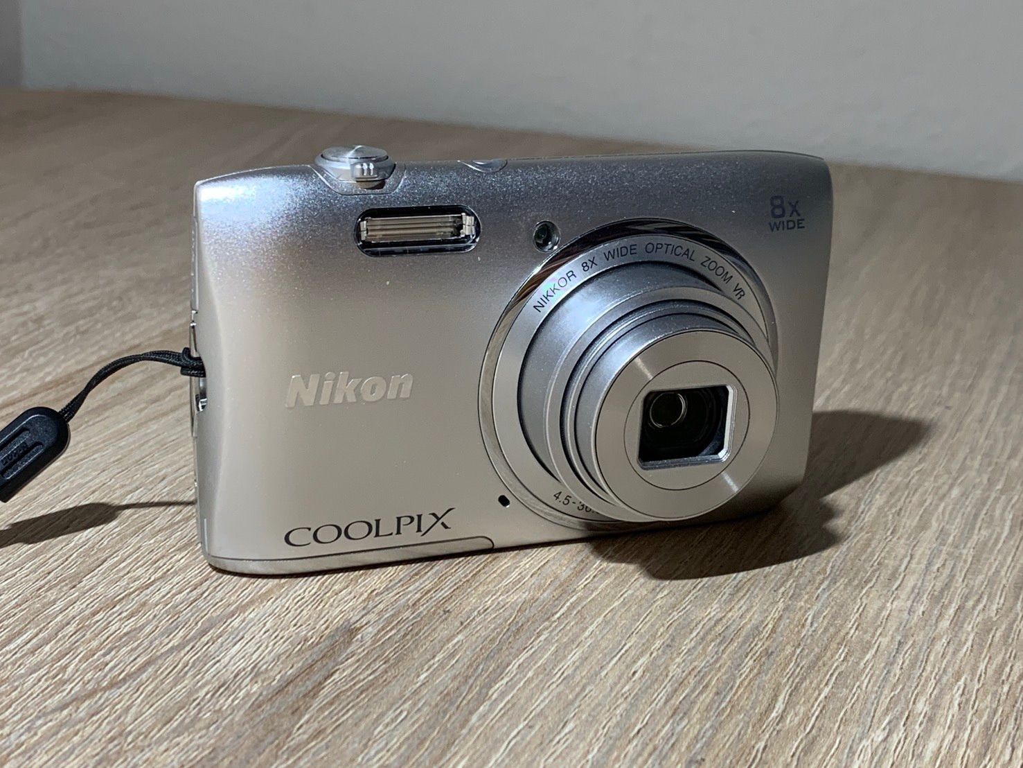 0581 Nikon COOLPIX S3600 シルバー デジカメ 動作確認済み 美品 【宅