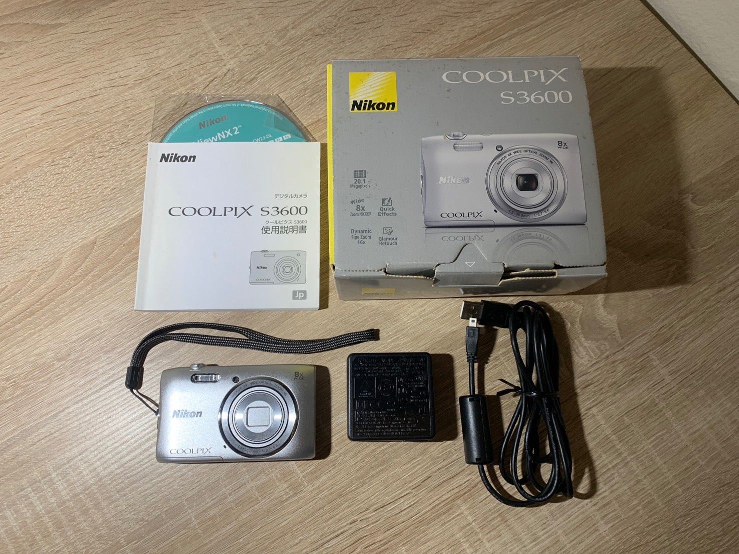 0581 Nikon COOLPIX S3600 シルバー デジカメ 動作確認済み 美品 【宅
