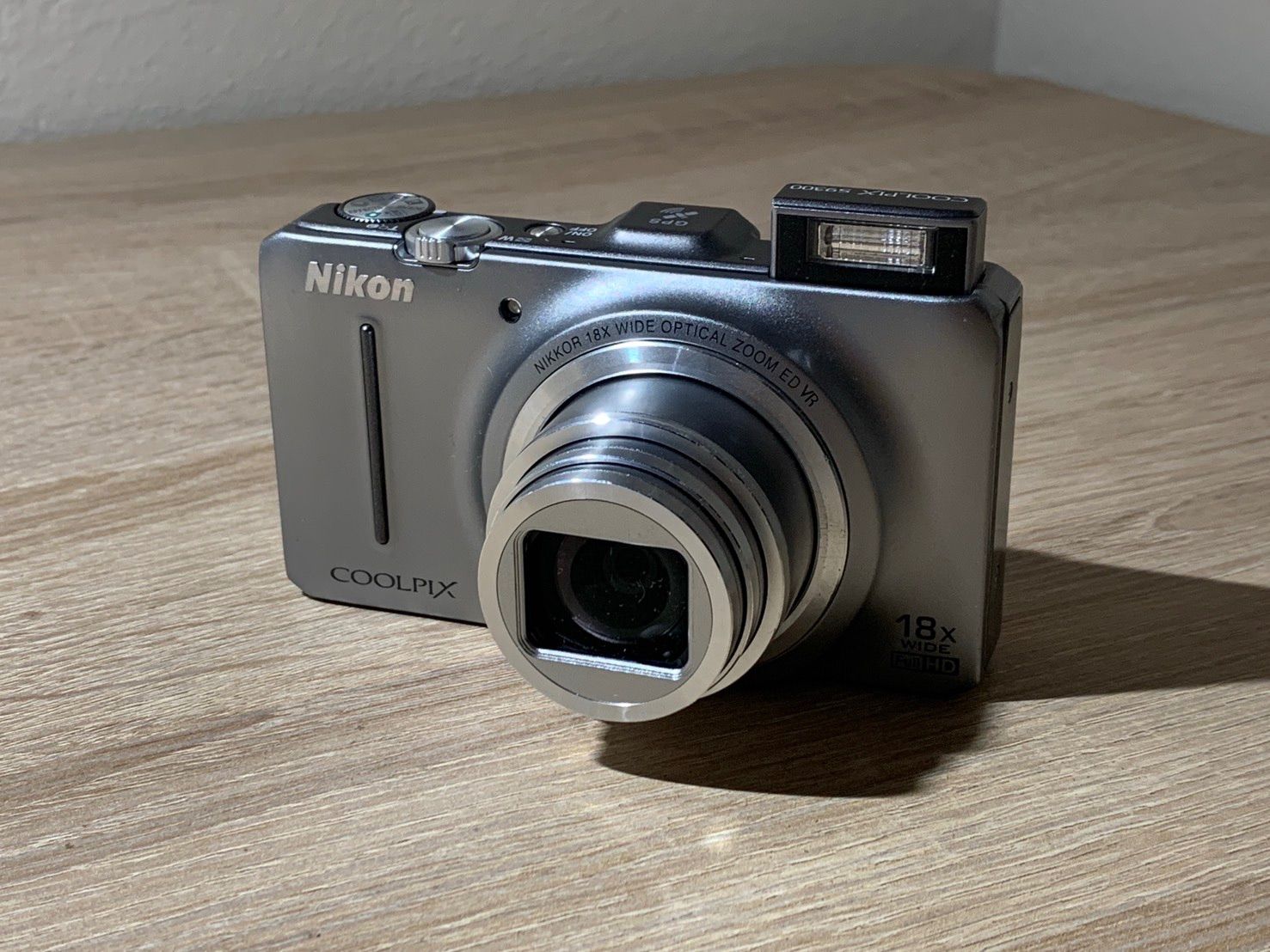 Nikon COOLPIX S9300 シルバー Amazon.com : Silver 26314 : Point And Shoot Digital Cameras