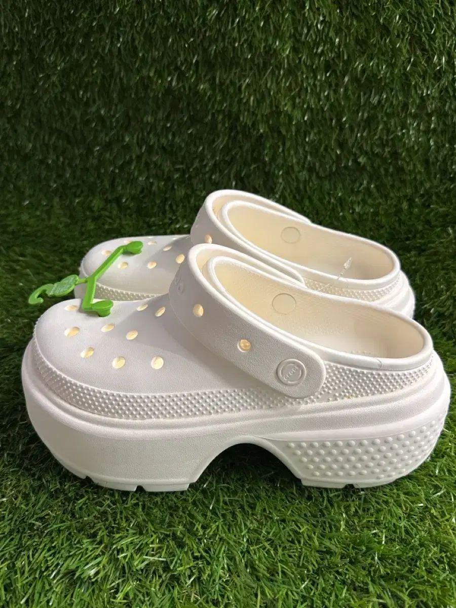 (240) Crocs ストンプ klogg 白