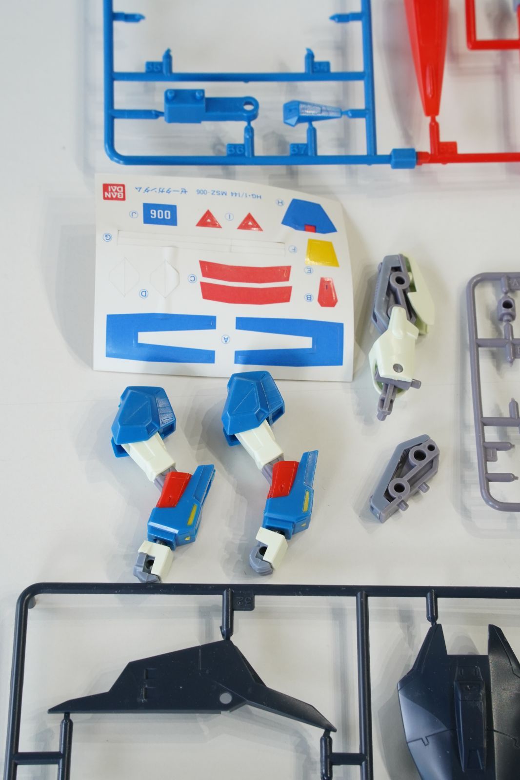 旧HG 1/144 MSZ-006 ゼータガンダム 一部組立済み 1990年製 BANDAI 旧 旧HG 1/144 MSZ-006 ゼータガンダム 一部組立済み 1990年製 BANDAI 旧
