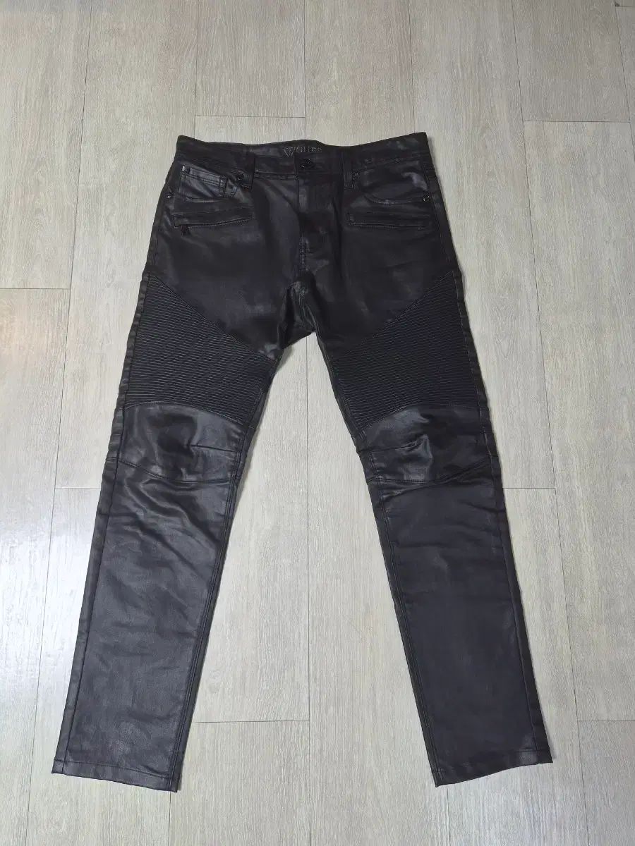 (ほぼ新品)GUESS メンズ ズボン (31)