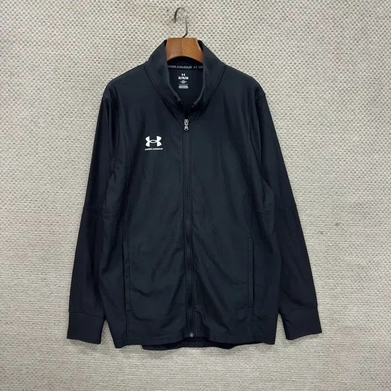 アンダーアーマー トラックジャージ ジャージ ジップアップ XL D01526
