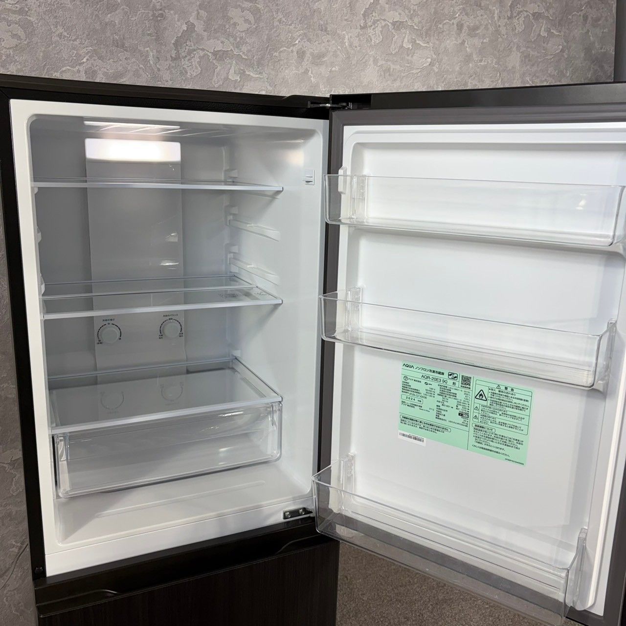 2024年製】 美品 AQUA アクア 黒木目 冷凍冷蔵庫 AQR-20E3 200L - メルカリ