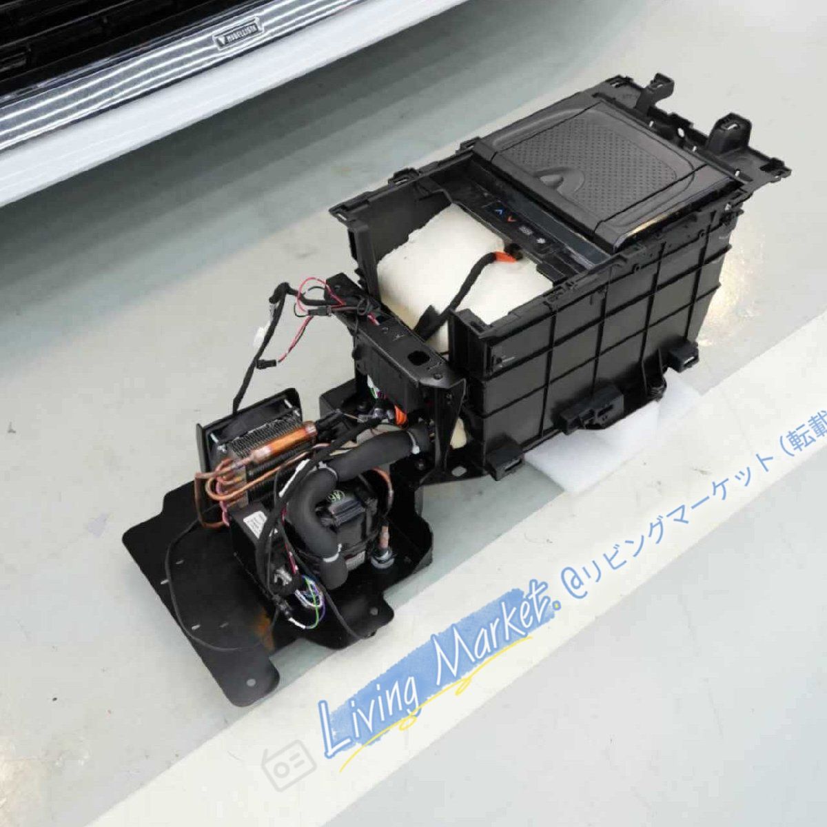 30系＆40系 埃 法/威 法専用 冰箱扶手箱（2016-2023年式）半 体24款モデル 植入式設計 CQP511Q166