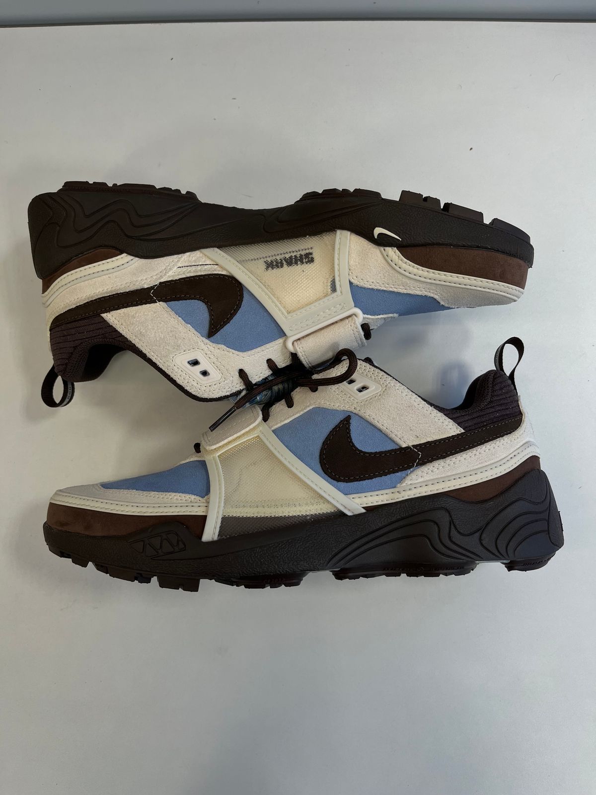 ナイキ NIKE ×Travis Scott Zoom Field Jaxx Pale Ivory and Leche 