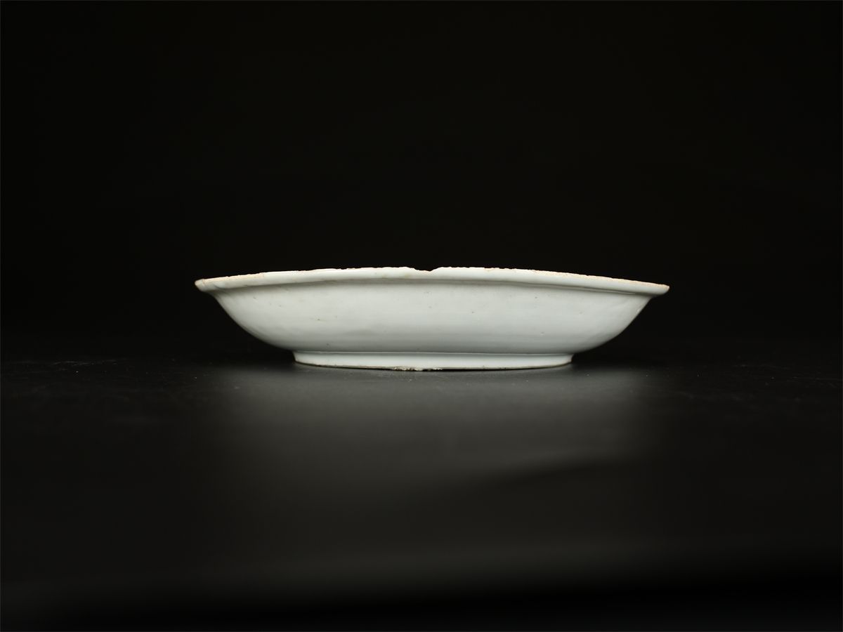唐物 明代景徳鎮製 青花草花文 皿箱付 時代の小ホツあり S！CP848