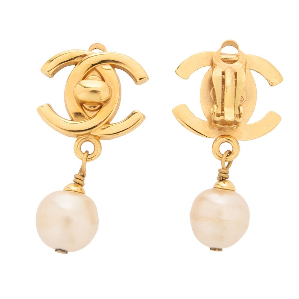 CHANEL シャネル　イヤリング　ココマーク　96P　GP ×フェイクパール　ゴールド（ゴールドメッキ）　イヤリング　 レディースバッグ　ハイブランド【中古】【送料無料】