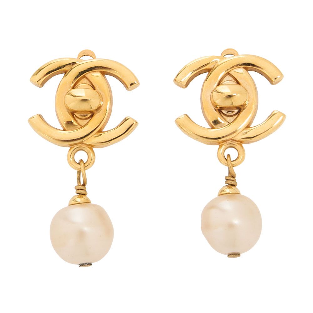 CHANEL シャネル　イヤリング　ココマーク　96P　GP ×フェイクパール　ゴールド（ゴールドメッキ）　イヤリング　 レディースバッグ　ハイブランド【中古】【送料無料】