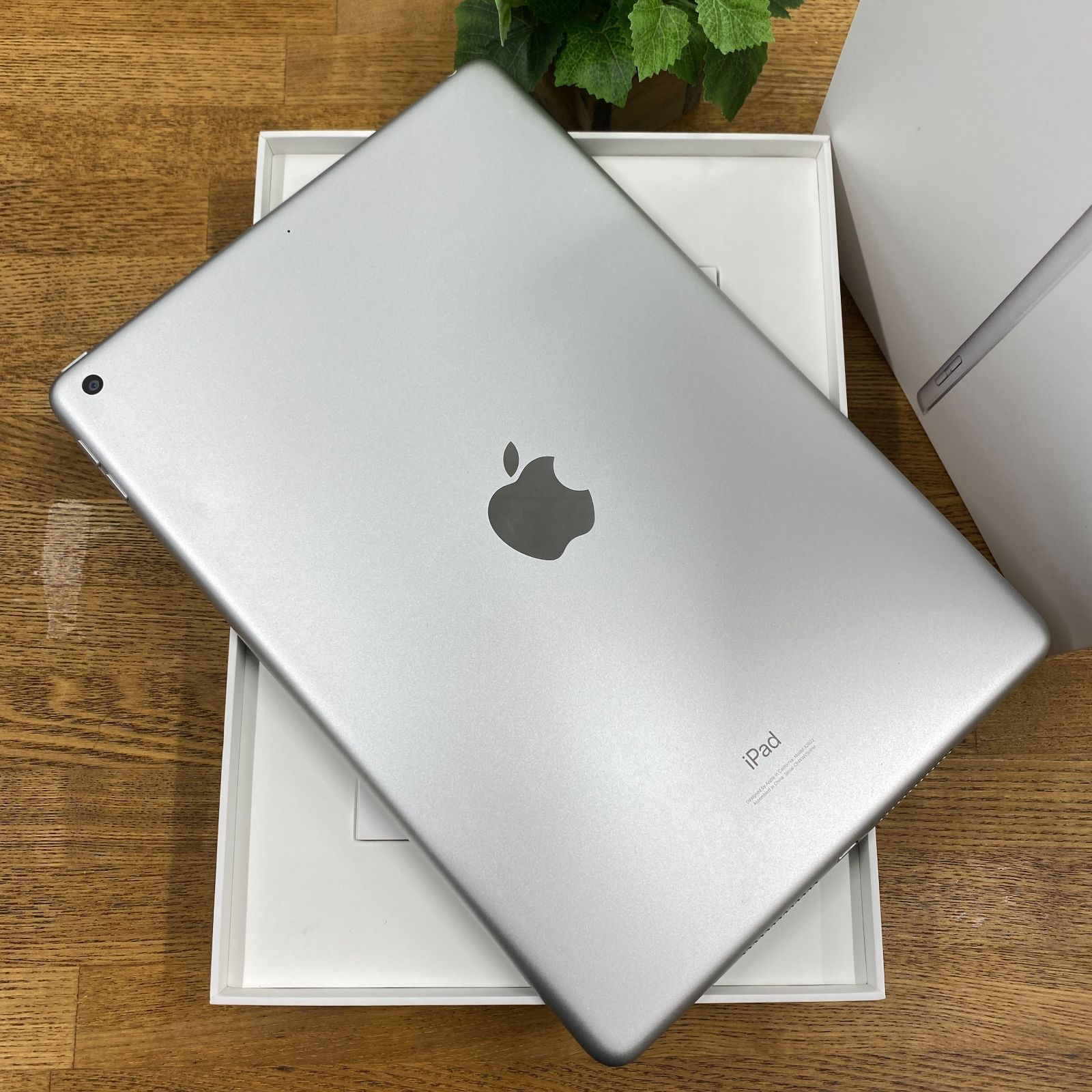iPad 第9世代 64GB 10.2インチ シルバー Wi-Fi モデル版 送料無料 