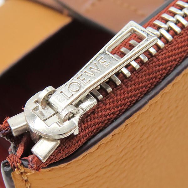 ロエベ LOEWE 三つ折り財布 バーティカル ウォレット スモール カーフ ソフトグレインカーフ ライトキャラメル×ピーカン シルバー金具 茶 アナグラム コンパクトウォレット 【箱】【中古】
