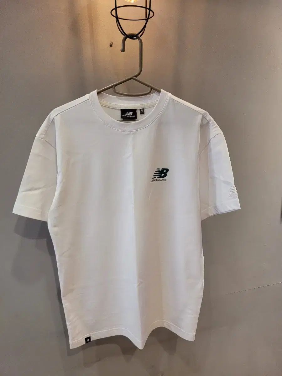レディース)New Balance スポーツ グラフィック 半袖 Tシャツ (新品 90)