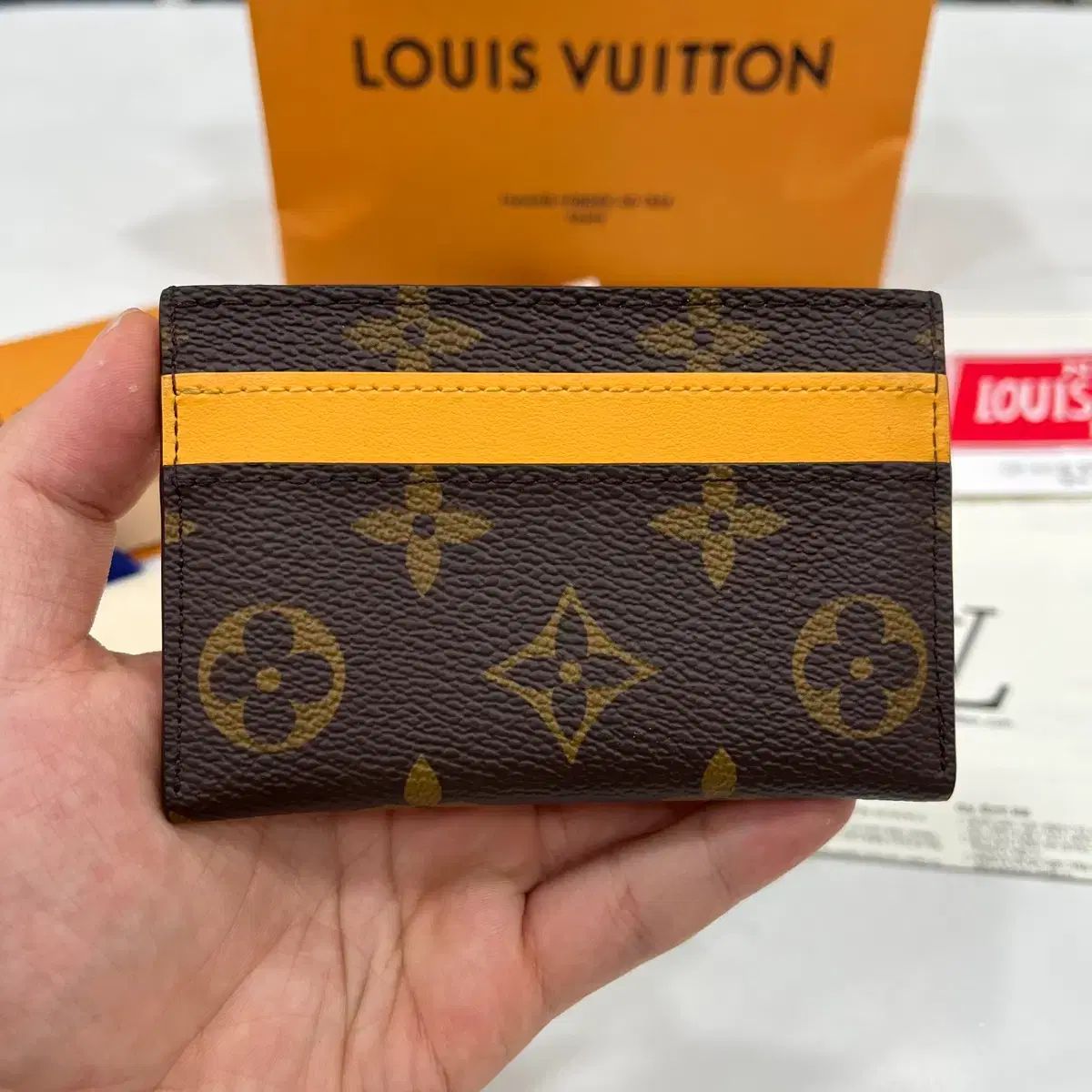新品 Louis Vuitton ルイヴィトン モノグラム カードウォレット 黄色