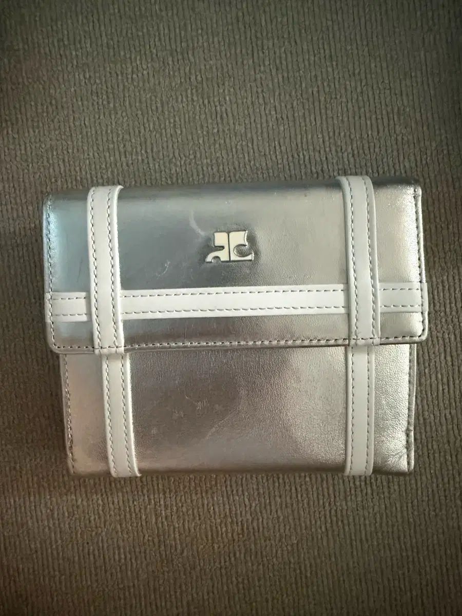 クレージュ シルバー 二つ折り財布