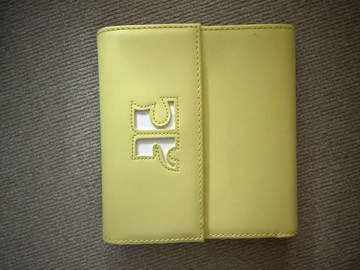 クレージュ イェロー 二つ折り財布