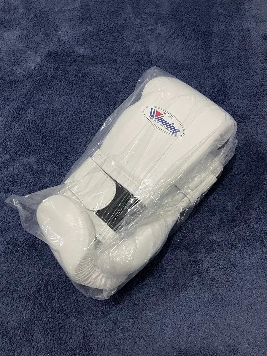 新品 ウィニング グローブ 16オンス バックル 出品
