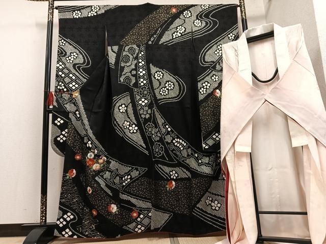 平和屋着物●豪華振袖・長襦袢(無双仕立て)セット　駒刺繍　絞り　花唐草文　黒地　金彩　正絹　逸品　AABI0587ph