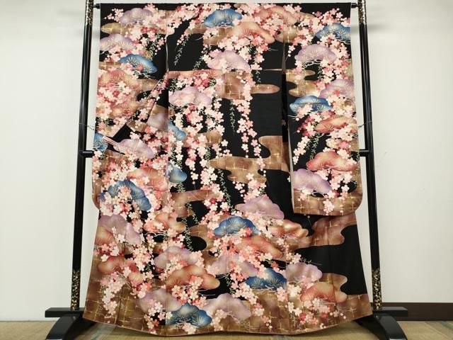 平和屋着物●紫綬褒章 巨匠『岩田専太郎』 振袖 駒刺繍 エ霞草花文 黒地 金彩 正絹 逸品 CABF3471ut