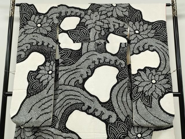 平和屋着物●豪華振袖　作家物　刺繍　型染　立波吉祥花丸文　鬼しぼ縮緬　金彩　正絹　逸品　DABD1580ps 平和屋着物○豪華振袖 総絞り 駒刺繍 草花丸文 黒地 金彩 正絹 逸品