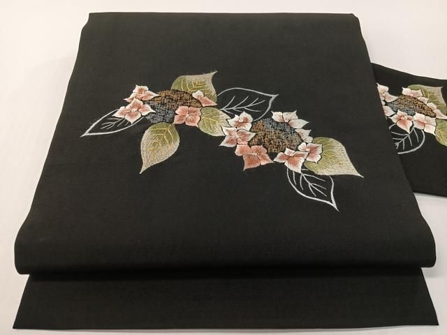 平和屋着物●塩瀬　九寸名古屋帯　総刺繍　草花文　黒地　金糸　正絹　逸品　CABG1601vp
