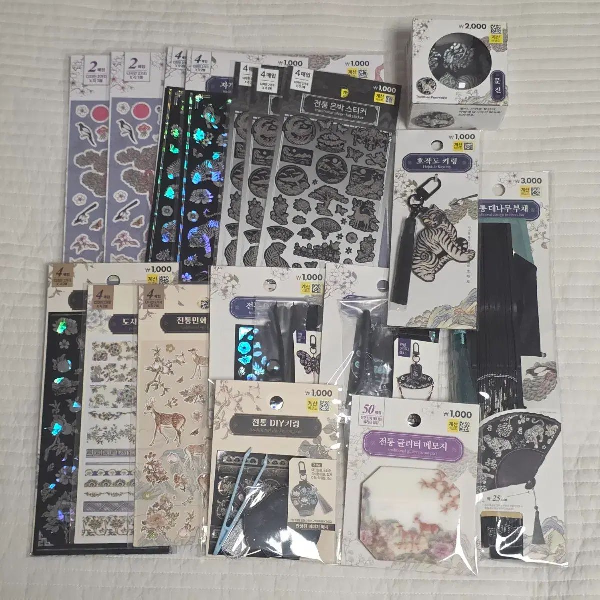 まとめ)DAISO 伝統シリーズ 螺鈿 ステッカー 文鎮 うちわ DIY 虎鵲図 キーホルダー