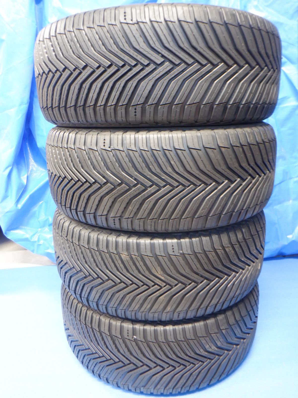 未使用品　235/45R17　ミシュラン　クロスクライメート２　2022年製　４本　オールシーズン　ゴルフ　アウディ　ＷＲＸ　ランエボなどに