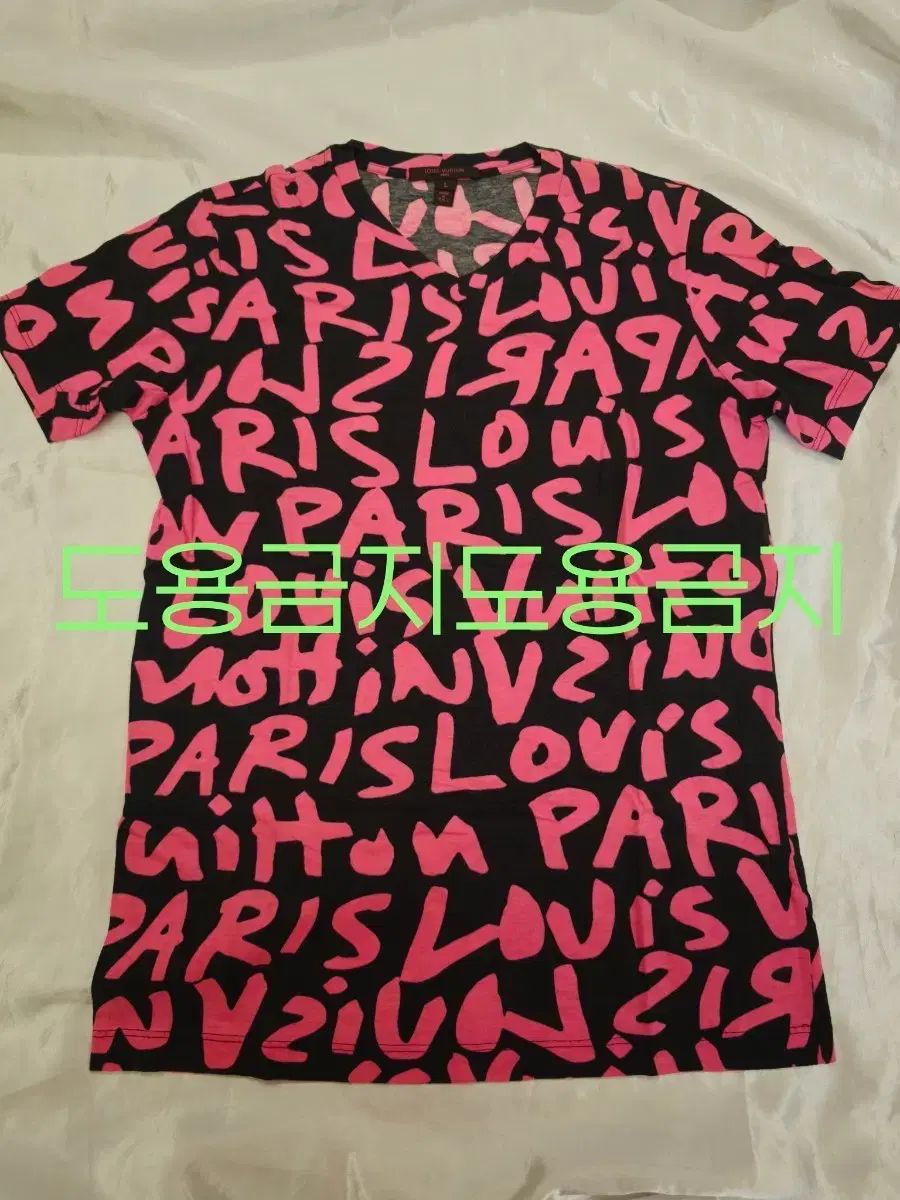 ルイヴィトン グラフィティ Vネック半袖Tシャツ