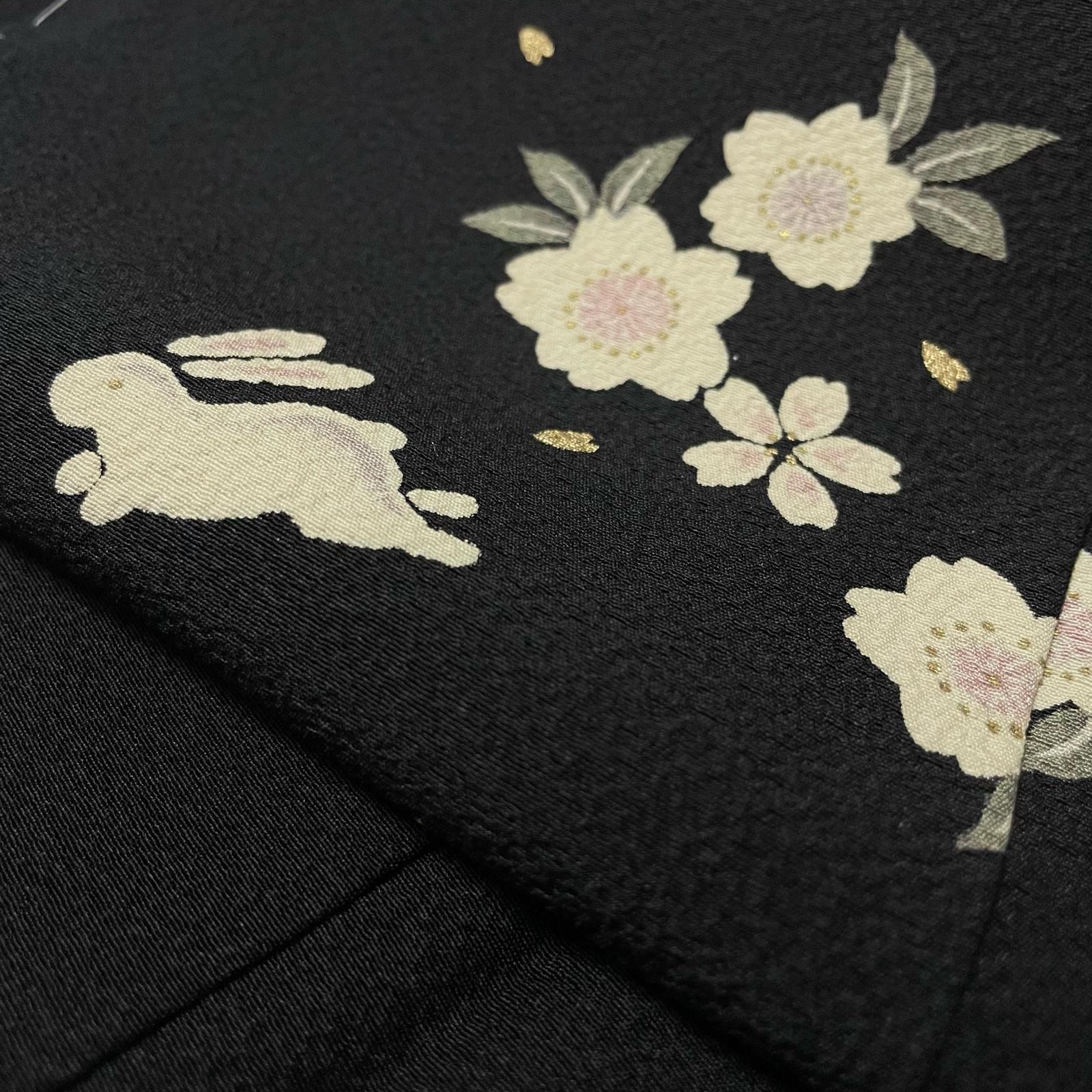やまと誂え 小紋 ちりめん 裄68 トールサイズ うさぎに桜 黒地 着物 正絹 X-1647