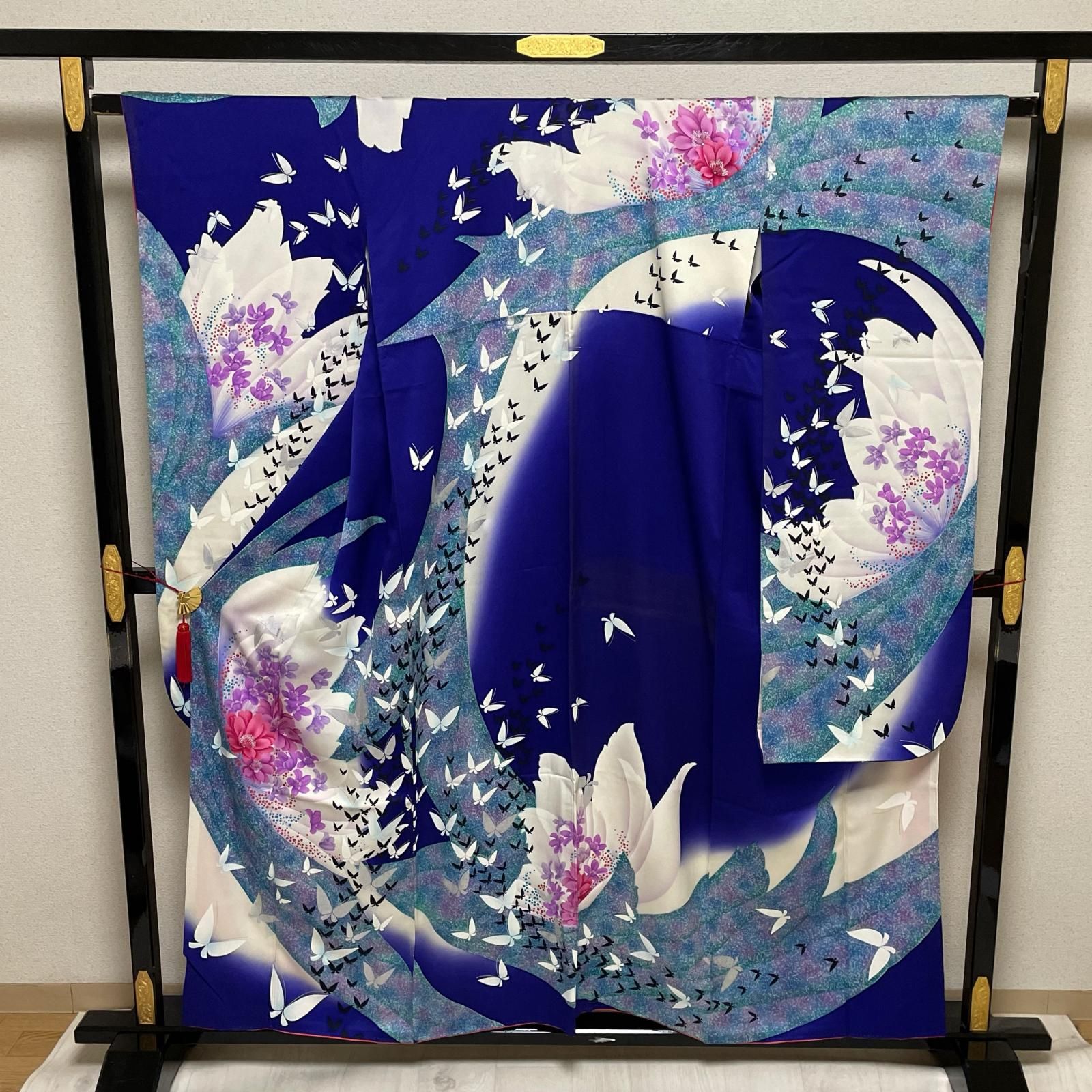 振袖 たたき染め 花模様に蝶 華やかな染め 着物 正絹 X-1657