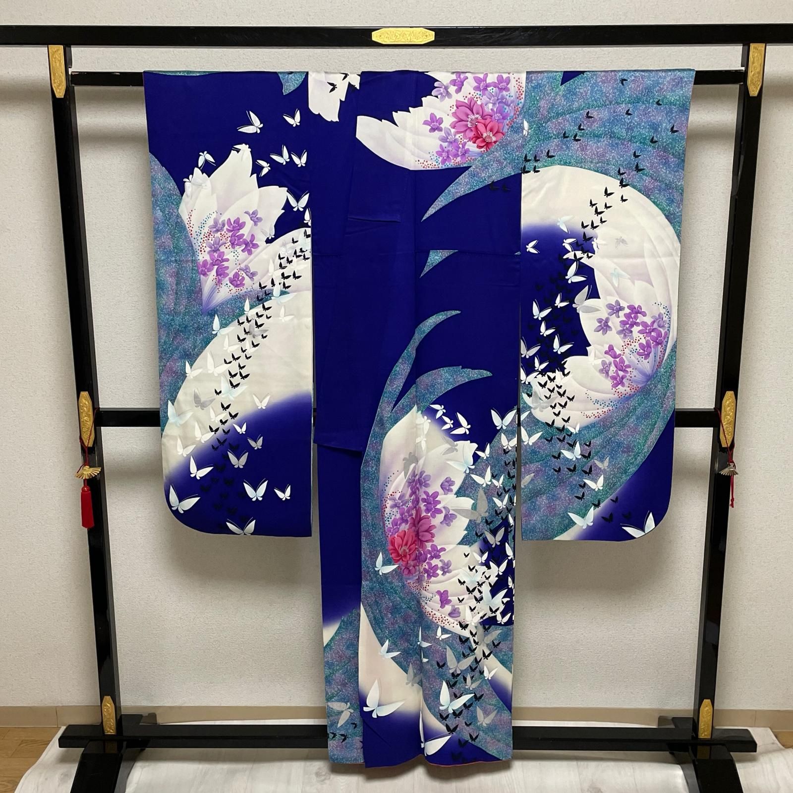 振袖 たたき染め 花模様に蝶 華やかな染め 着物 正絹 X-1657 - メルカリ