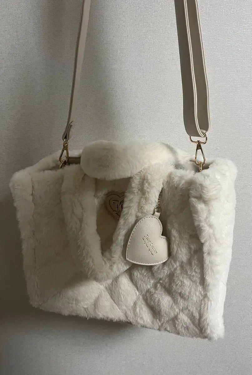 JUICY COUTURE ジューシークチュール 白 ファー ショルダーバッグ ハート チャーム