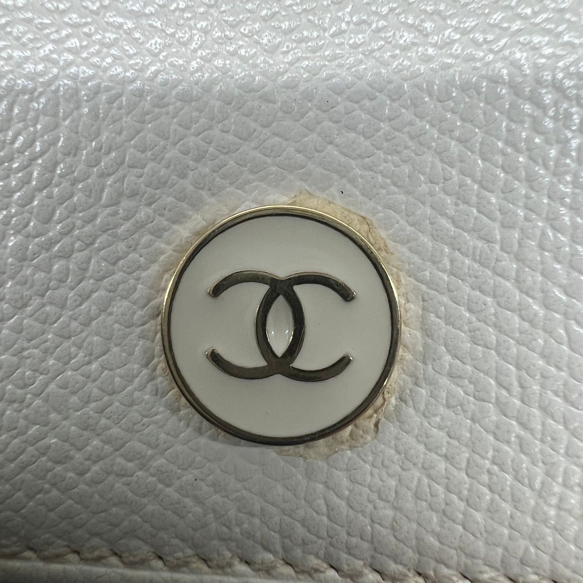 CHANEL シャネル  三つ折り 財布 ホワイト 白  ココボタン CHANEL シャネル ココボタン ココマーク Wホック財布 三つ折り財布
