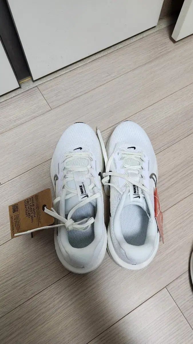 ナイキ ランニングシューズ ダウンシフター 240 新品
