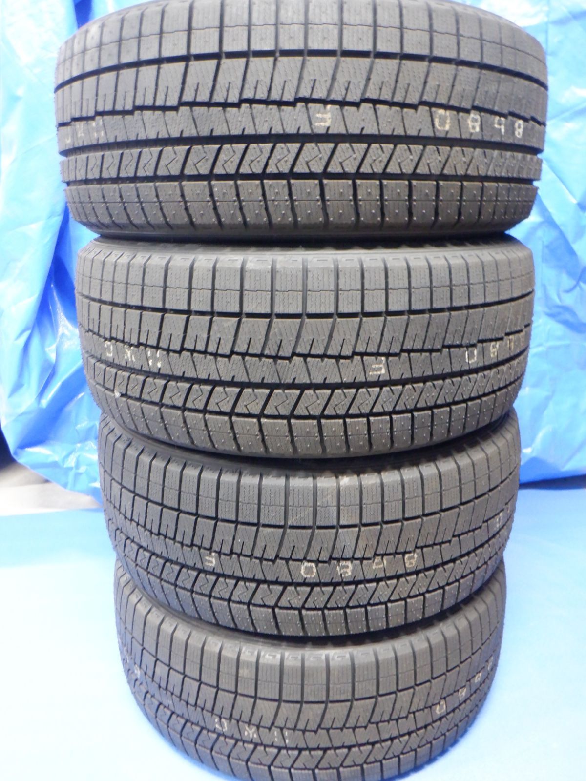 未使用品　235/45R18　ダンロップ　ウィンターマックスWM03　2022年製　４本　マークX　レクサスIS　RC　アコード　カムリなどに