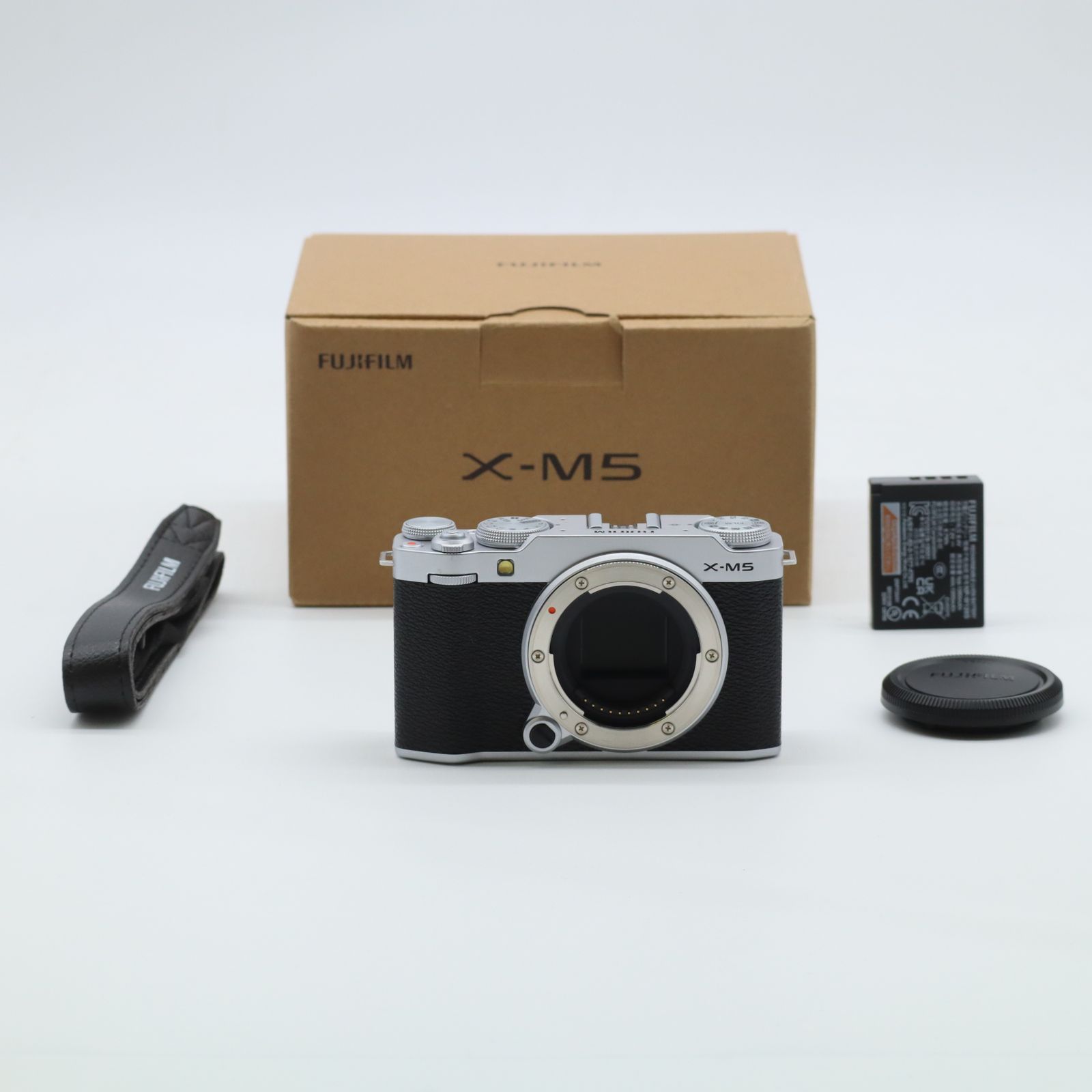 【ショット数394】FUJIFILM X-M5 ボディ シルバー｜APS-C ミラーレス一眼｜軽量コンパクト・高画質 富士フイルムXマウント【中古】