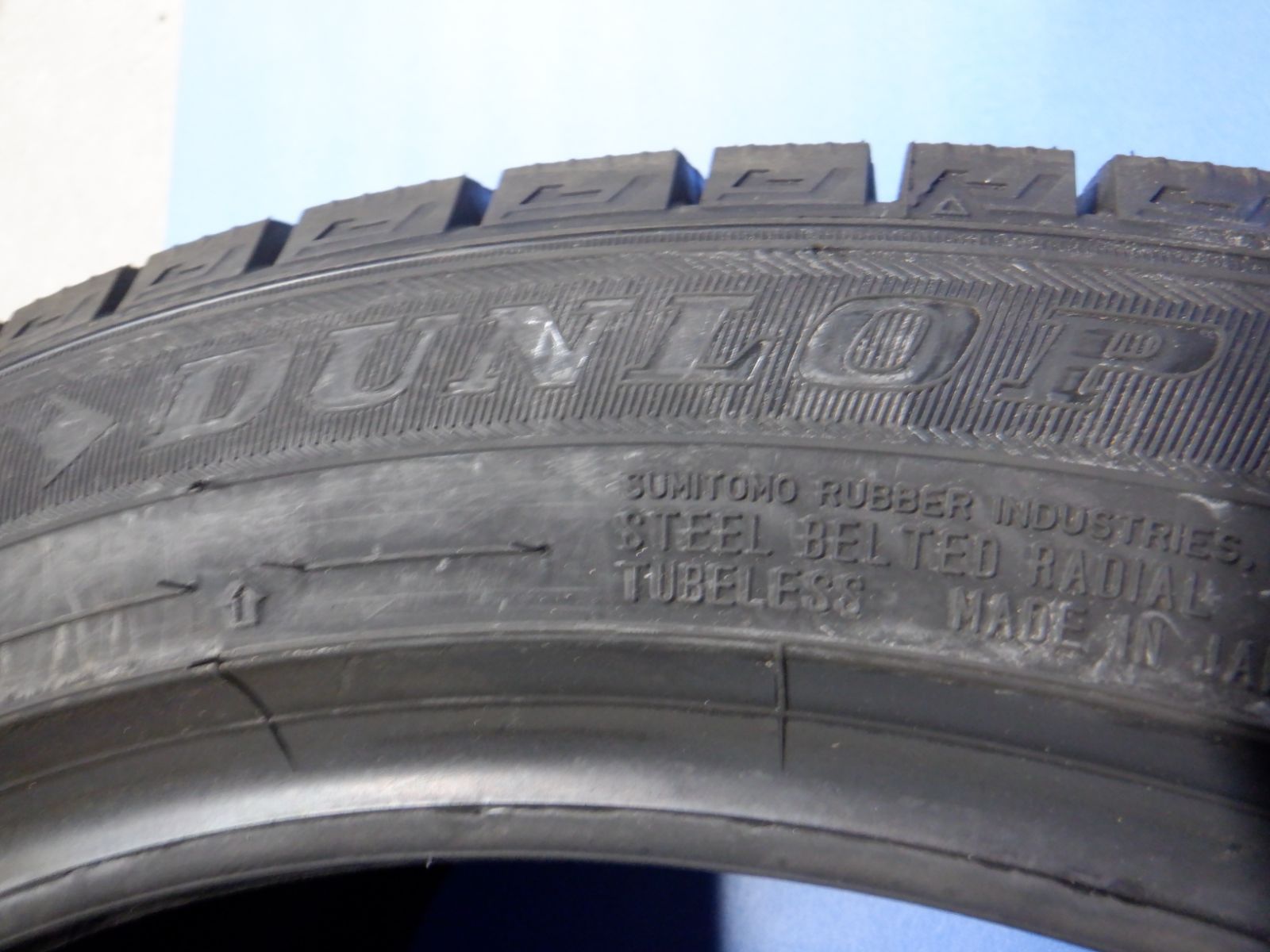 値下げ価格】未使用品 235/45R18 ダンロップ ウィンターマックスWM03