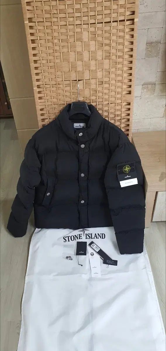 ストーンアイランド クリンクルレップス 25fw ダウン XL ほぼ新品 正規品 (ハンタグO)