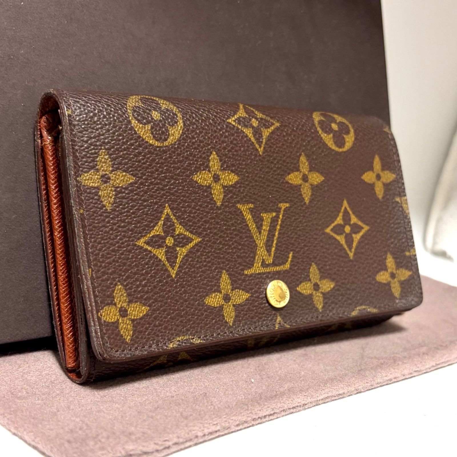 c21 ポルト モネ ビエ トレゾール　ポルトフォイユ トレゾール　インターナショナル 旧型　Louis Vuitton ルイ ヴィトン　2つ 折り　二つ折り　フラップ ボタン 式　財布　コンパクト　ミニ ウォレット　モノグラム