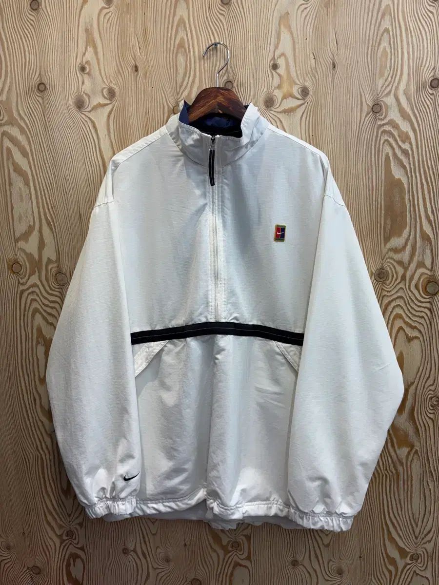 NIKE テニス Anorak（アノラック）ウィンドブレーカー