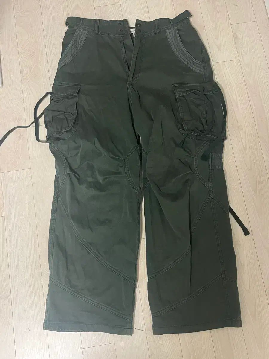 ISSEY MIYAKE suu WASHED POCKET PANTS-ASH KHAKI