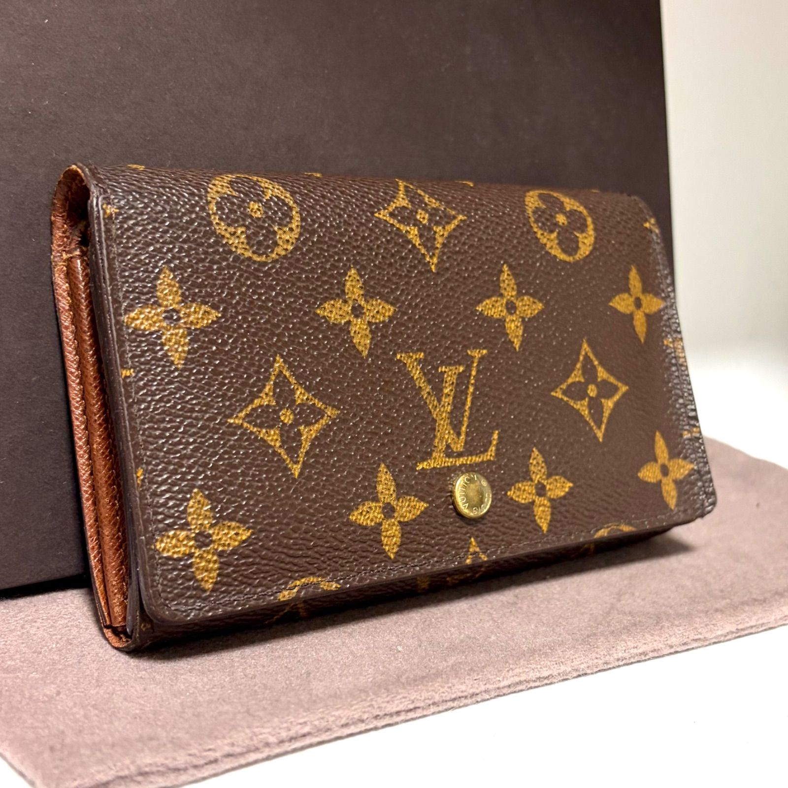 c13 ポルト モネ ビエ トレゾール　ポルトフォイユ トレゾール　インターナショナル 旧型　Louis Vuitton ルイ ヴィトン　2つ 折り　二つ折り　フラップ ボタン 式　財布　コンパクト　ミニ ウォレット　モノグラム