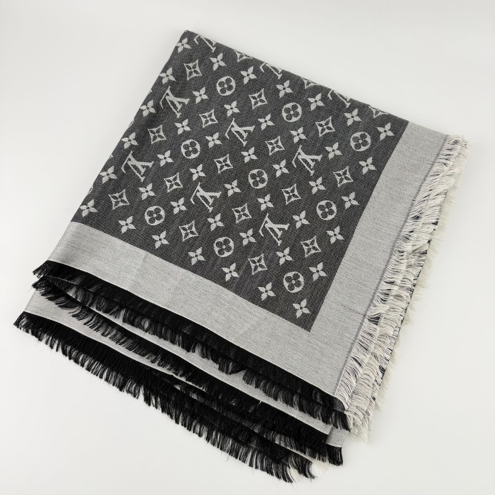 【中古】LOUIS VUITTON ルイヴィトン モノグラム ショール M71378 シルク ウール ブラック グレー ヴィンテージ レディース【中古美品】HIBUOCHI VINTAGE hboc260504a18 38,220円