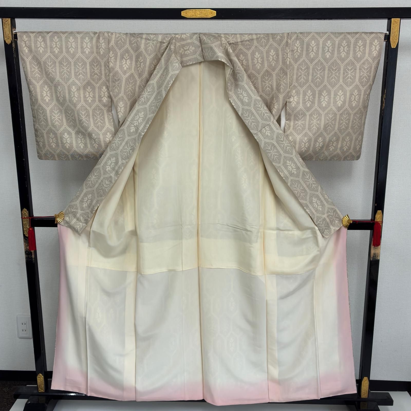 本場大島紬 白大島紬 正絹 亀甲繋ぎ 袷 着物 MK-7953 - メルカリ