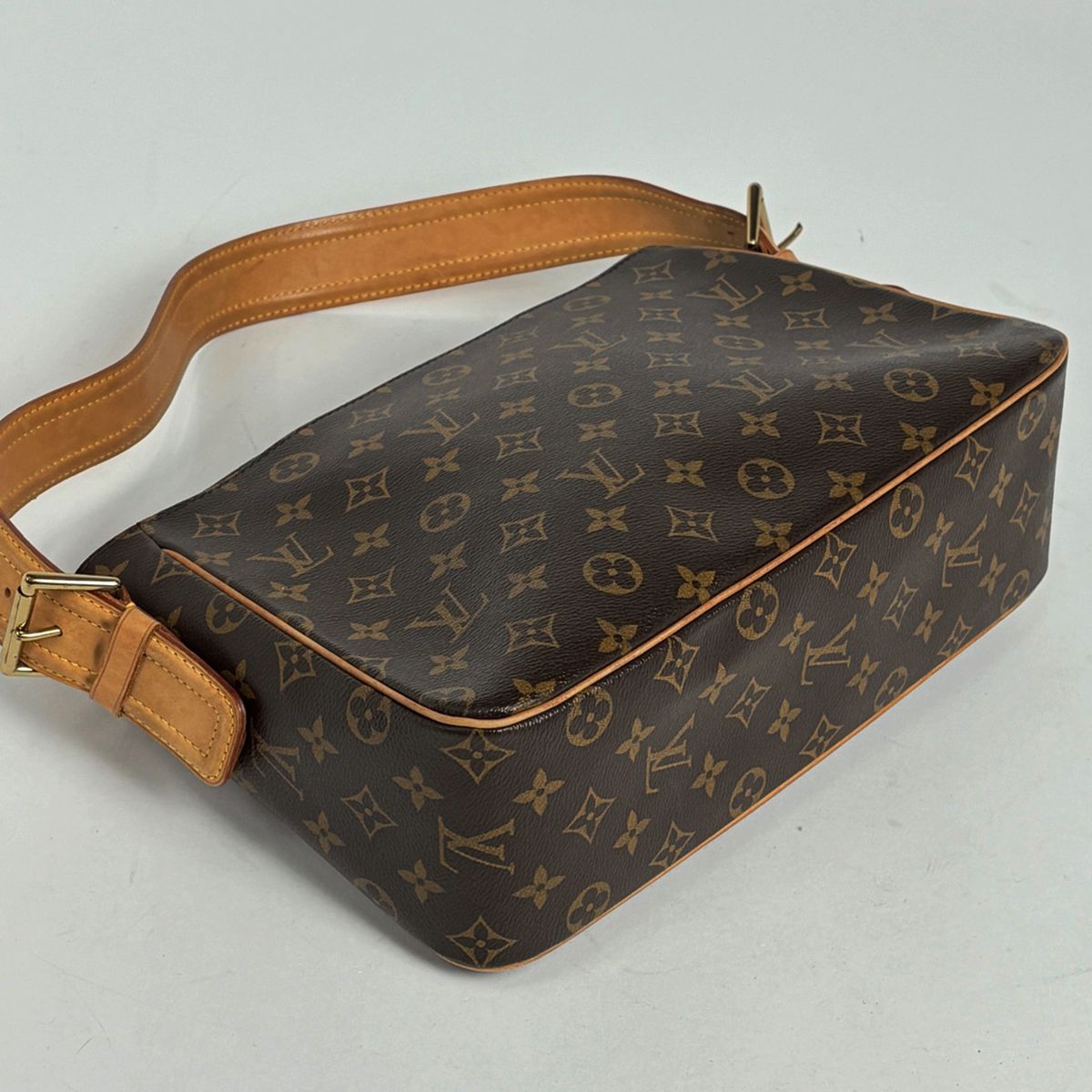 ルイヴィトン モノグラム ヴィバ シテ GM M51163 ショルダーバッグ LOUIS VUITTON（ルイ・ヴィトン） ショルダーバッグ モノグラム