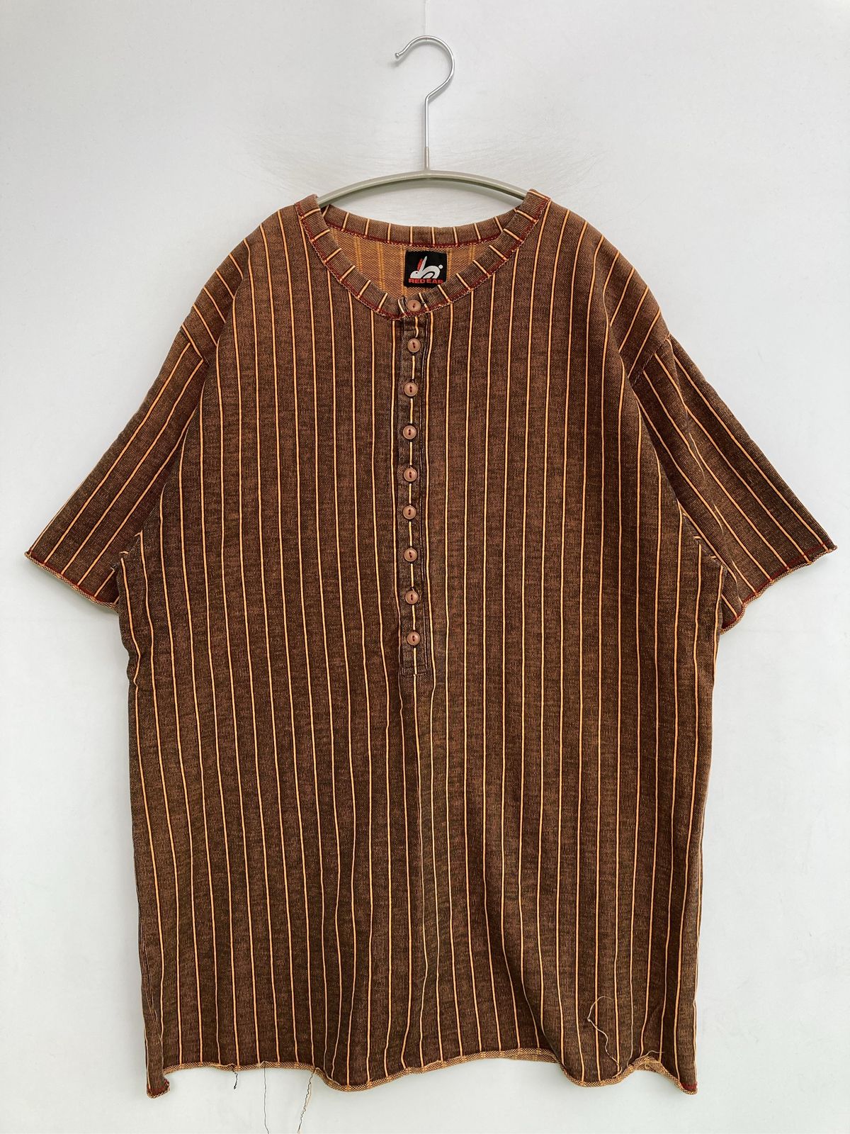 RED EAR Tシャツ/カットソー ブラウン ストライプ柄 ミドル丈 半袖 ヘンリーネック 4,740円