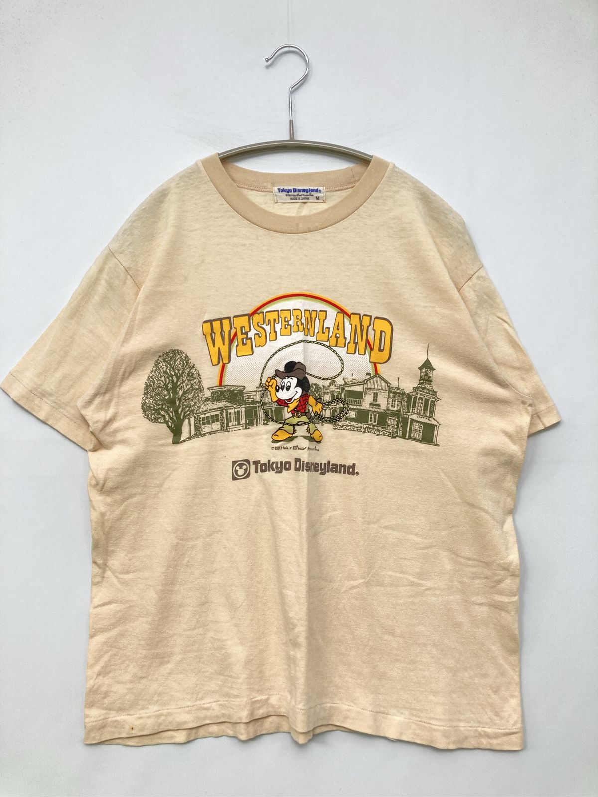 tokyo disneyland Tシャツ/カットソー M ベージュ 前面プリント ブランドロゴ ミドル丈 半袖 クルーネック(丸首) 10,811円