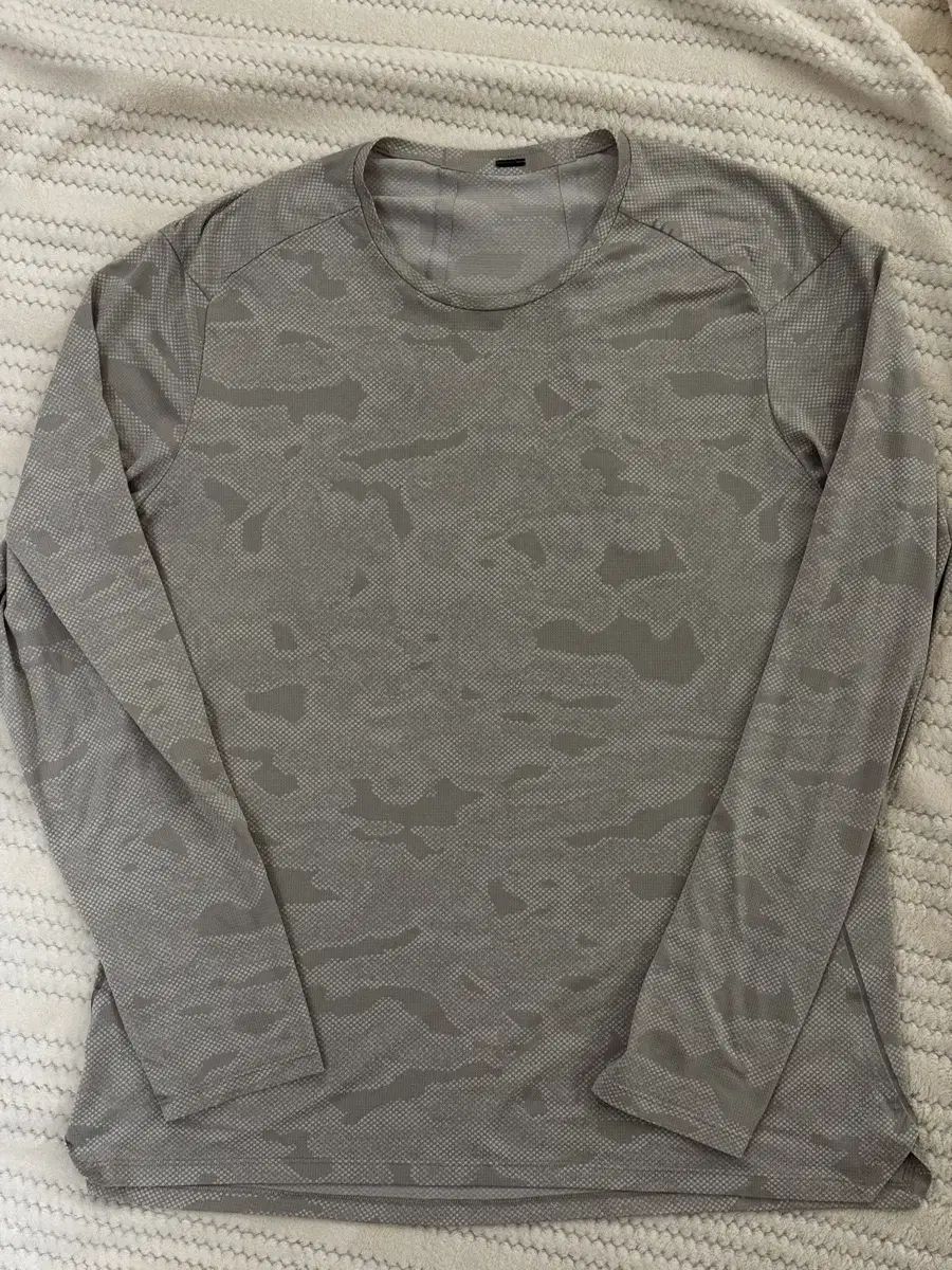 ルルレモン メタル ベント カモ ロングTシャツ M