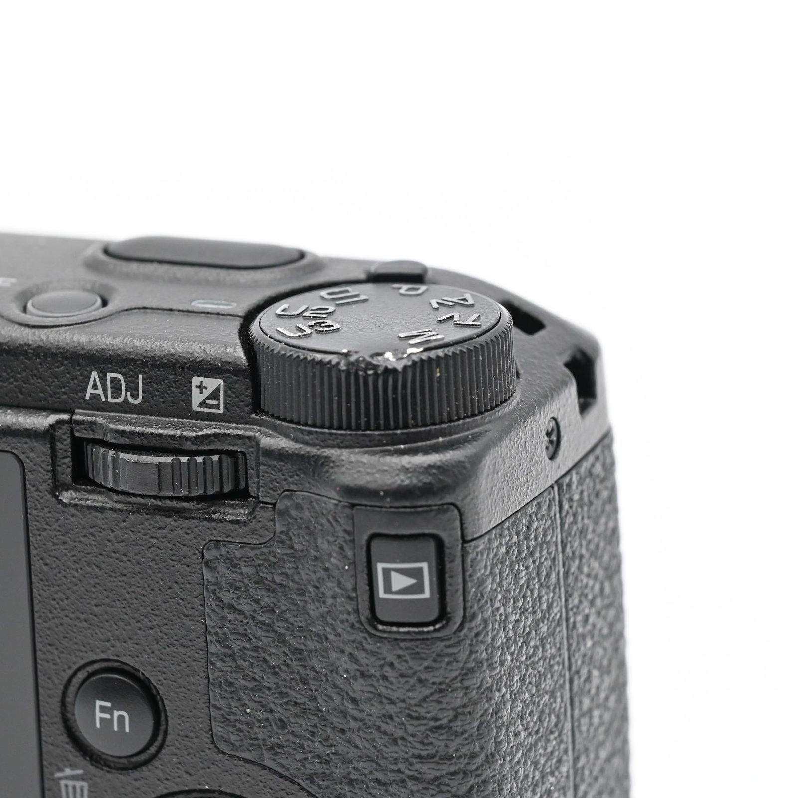 RICOH GR Ⅲ ショット数 4447回 別売り充電器BJ-11付 - メルカリ